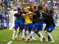 黑白体育- 内马尔被群殴 