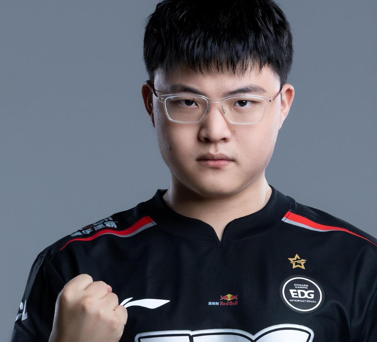 Uzi回归赛场，精彩发挥首场状态亮眼，法国队观众沸腾！的简单介绍